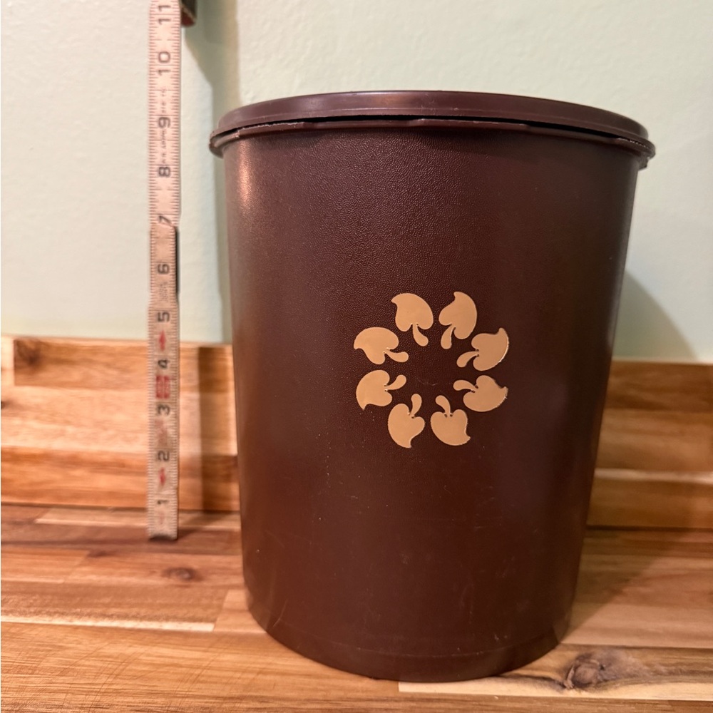 Brown Tupperware Set